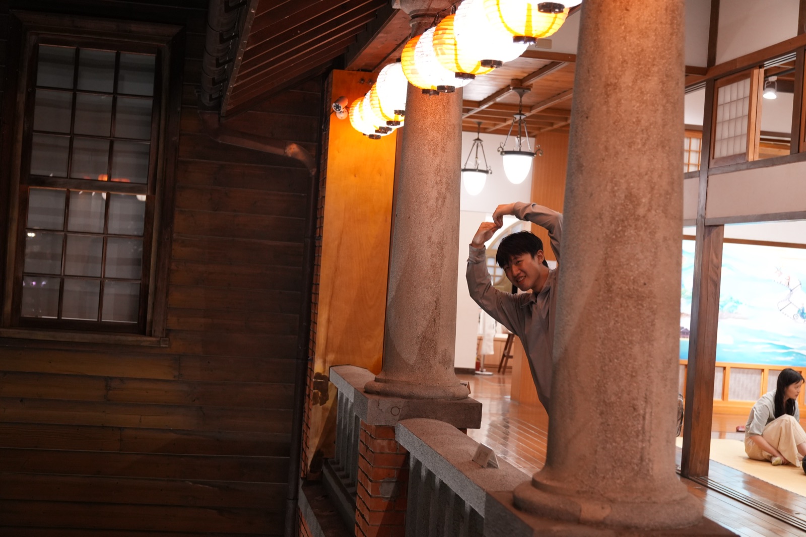 北投寺廟迴廊留影